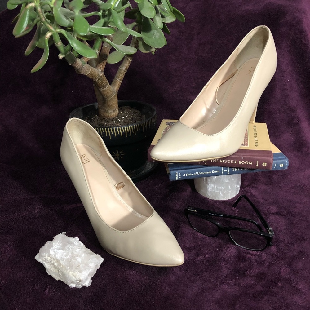 New York and Company 3 1/2  inch Pumps